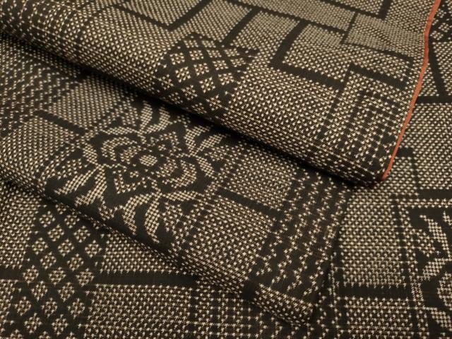 平和屋着物●本場大島紬 7マルキ 幾何学花文 正絹 逸品 DABA8951du