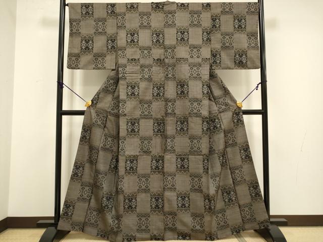 平和屋着物●本場大島紬 9マルキ 市松吉祥文 正絹 逸品 DABA8955du