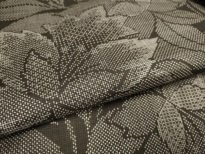 平和屋着物●本場大島紬 7マルキ 洋花文 正絹 逸品 DABA8956du