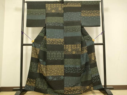 平和屋着物●上質なお召　天目織　横段吉祥花文　正絹　逸品　DABA8980du