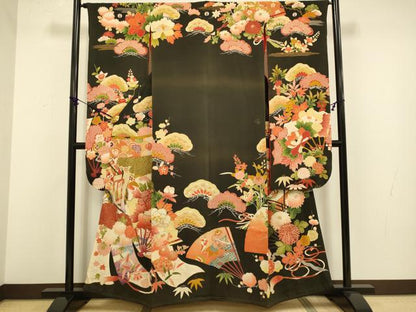 平和屋着物●アンティーク 大正ロマン 振袖 駒刺繍 御所車花文 黒地 金彩 正絹 逸品 DABA8984du