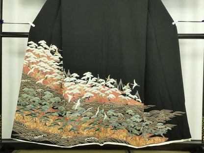 平和屋着物■豪華黒留袖 駒刺繍 飛鶴松文 金彩 正絹 逸品 DABA9908sf