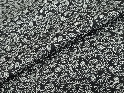 平和屋着物●上質な小紋　松文　松ぼっくり　黒地　正絹　逸品　DABB0080ud