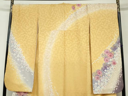 平和屋着物●豪華振袖 駒刺繍 舞桜文 金彩 金通し地 正絹 逸品 DABB0361ud