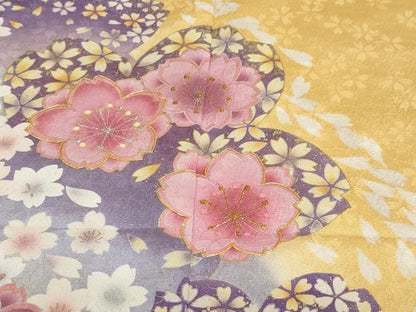 平和屋着物●豪華振袖 駒刺繍 舞桜文 金彩 金通し地 正絹 逸品 DABB0361ud