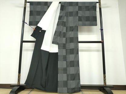 平和屋着物●本塩沢 110亀甲 格子文 黒地 正絹 逸品 DABB0499ud