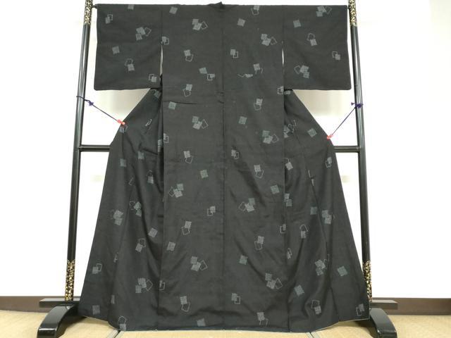 平和屋着物●本場結城紬 重要無形文化財 100亀甲 飛び亀甲柄 箔散らし文 黒地 正絹 逸品 DABB0710ud