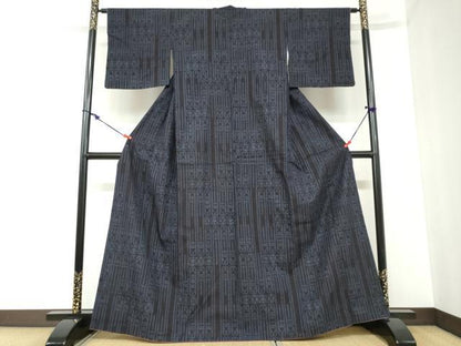 平和屋着物●本場結城紬　重要無形文化財　100亀甲　抽象文様　三越扱い　正絹　逸品　DABB0845ud