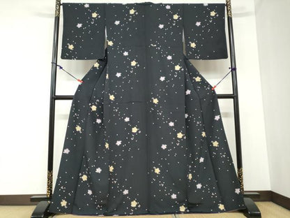 平和屋着物●上質な小紋 舞桜文 蛍暈し 黒地 正絹 逸品 DABB0853ud