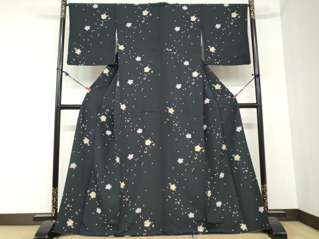 平和屋着物●上質な小紋 舞桜文 蛍暈し 黒地 正絹 逸品 DABB0853ud