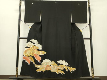 平和屋着物▼豪華黒留袖　駒刺繍　源氏車霞花松文　金彩　正絹　逸品　DABB1183fe
