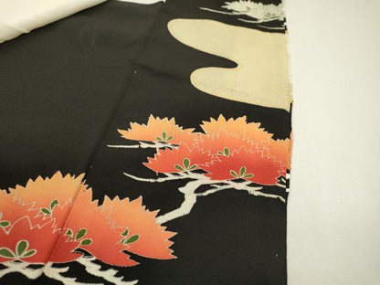 平和屋着物▼豪華黒留袖　駒刺繍　源氏車霞花松文　金彩　正絹　逸品　DABB1183fe
