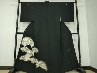 平和屋着物●国際的伝統工芸作家　十二代・藤林徳扇　苑寿　黒留袖　総駒刺繍　総刺繍　若松葉　金銀糸　正絹　逸品　DABB4149ps