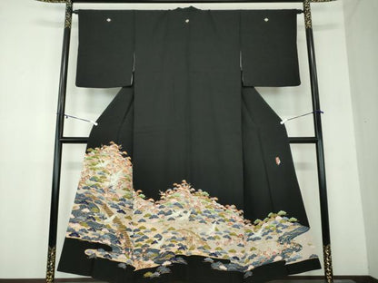平和屋着物●豪華黒留袖　友禅　作家物　渡橋風景飛鶴風景花文　正絹　逸品　DABB4153ps
