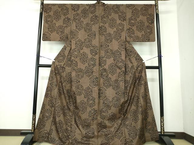 平和屋着物●本場大島紬 7マルキ 亀甲風景文 正絹 逸品 DABB4328ps