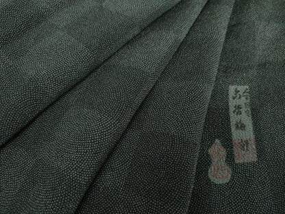 平和屋着物●人間国宝 初代 六谷梅軒(六谷紀久男)錐彫り 重要無形文化 財伊勢型紙 江戸小紋 市松 黒地 鬼しぼ縮緬 正絹 逸品 DABB4347ps