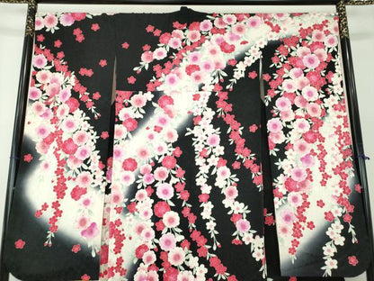 平和屋着物●豪華振袖　駒刺繍　枝垂れ桜　暈し染め　黒地　金彩　正絹　逸品　DABB4734ps