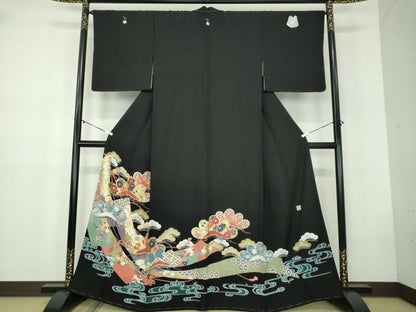 平和屋着物●豪華黒留袖　作家物　駒刺繍　宝尽くし花文　金彩　正絹　逸品　未使用　DABB4738ps