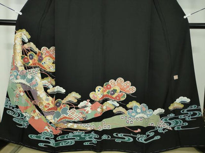 平和屋着物●豪華黒留袖　作家物　駒刺繍　宝尽くし花文　金彩　正絹　逸品　未使用　DABB4738ps