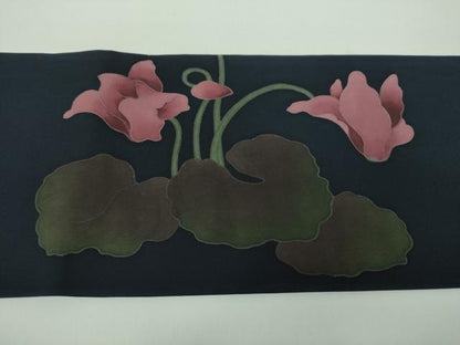 平和屋着物●塩瀬　九寸名古屋帯　手描き　草花文　黒地　正絹　逸品　DABB4870ps