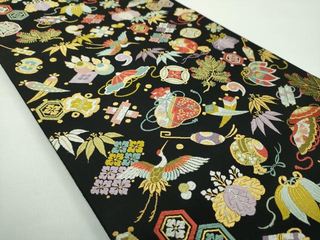 平和屋着物●西陣の老舗　1782年創業　山下織物　六通柄袋帯　唐織　吉兆宝尽くし　黒地　金糸　正絹　逸品　DABB4936ps