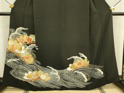 平和屋着物●豪華黒留袖 駒刺繍 立波花松文 金彩 正絹 逸品 DABB7071op