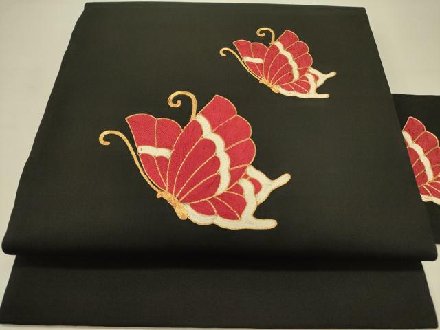 平和屋着物●塩瀬　九寸名古屋帯　駒刺繍　総刺繍　舞蝶文　黒地　正絹　逸品　DABB7122op