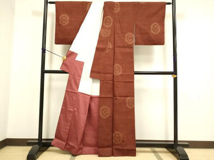 平和屋着物●本場結城紬　重要無形文化財　80亀甲　飛び亀甲柄　亀甲花文　正絹　逸品　DABB9777du