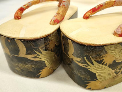 平和屋着物[]和装小物　子供　ぽっくり下駄　こっぽり・おこぼ下駄　畳表　金蒔絵　群れ鶴松文　箱付き　逸品　DABC1279zzz