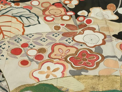 平和屋着物●アンティーク　大正ロマン　振袖　駒刺繍　雲取り御所車草花文　黒地　金彩　逸品　DABC2038ud