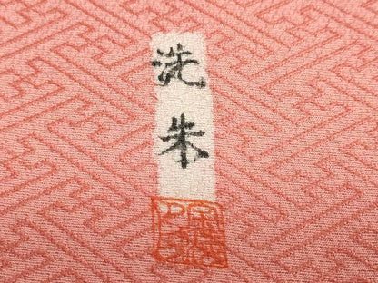 平和屋着物●上質な色無地　作家物　紗綾型地紋　甚三紅色　正絹　逸品　DABC2201ud