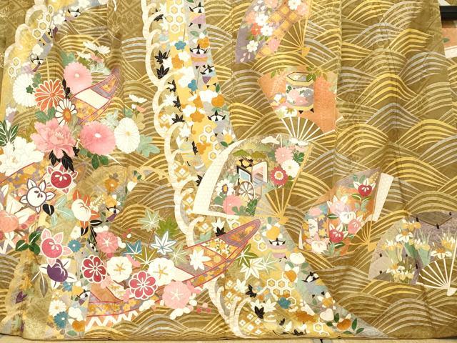 平和屋着物●豪華振袖　駒刺繍　立波扇面草花文　金彩　正絹　逸品　DABC2284ud