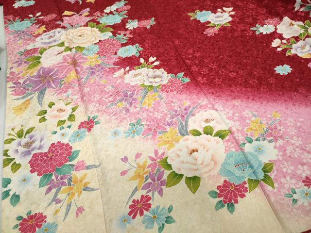 平和屋着物●豪華振袖　駒刺繍　草花文　暈し染め　金彩　銀通し地　正絹　逸品　DABC2287ud