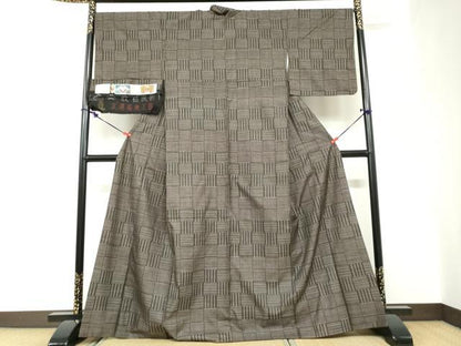 平和屋着物●本場奄美大島紬　古代染色純泥染　9マルキ　格子文　証紙付き　牧絹織物謹製　正絹　逸品　DABC2331ud