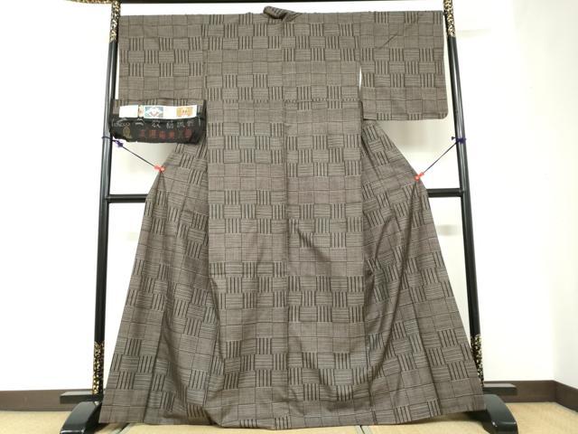 平和屋着物●本場奄美大島紬　古代染色純泥染　9マルキ　格子文　証紙付き　牧絹織物謹製　正絹　逸品　DABC2331ud