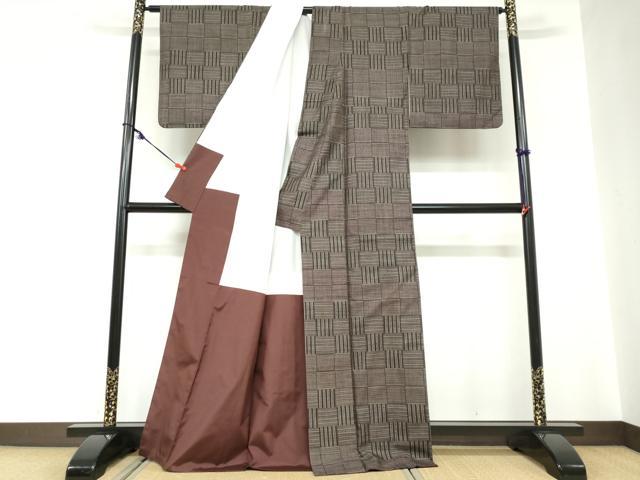 平和屋着物●本場奄美大島紬　古代染色純泥染　9マルキ　格子文　証紙付き　牧絹織物謹製　正絹　逸品　DABC2331ud