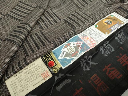平和屋着物●本場奄美大島紬　古代染色純泥染　9マルキ　格子文　証紙付き　牧絹織物謹製　正絹　逸品　DABC2331ud