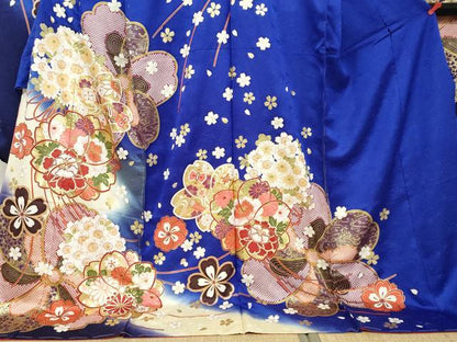 平和屋着物●豪華振袖　駒刺繍　宝尽くし草花文　暈し染め　金彩　銀通し地　仮絵羽　逸品　未使用　DABC2359ud
