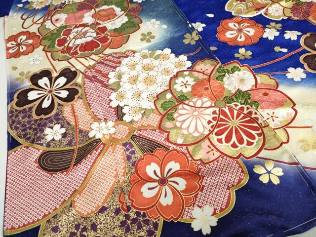 平和屋着物●豪華振袖　駒刺繍　宝尽くし草花文　暈し染め　金彩　銀通し地　仮絵羽　逸品　未使用　DABC2359ud