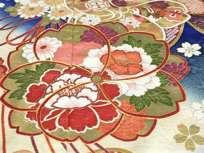 平和屋着物●豪華振袖　駒刺繍　宝尽くし草花文　暈し染め　金彩　銀通し地　仮絵羽　逸品　未使用　DABC2359ud