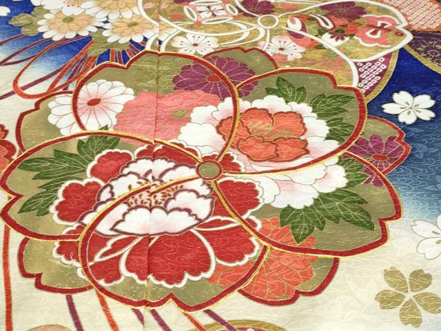 平和屋着物●豪華振袖　駒刺繍　宝尽くし草花文　暈し染め　金彩　銀通し地　仮絵羽　逸品　未使用　DABC2359ud