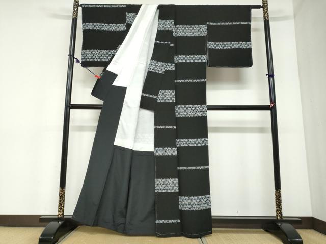 平和屋着物●小紋　横段舞蝶文　黒地　洗える着物　未使用　DABC2391ud