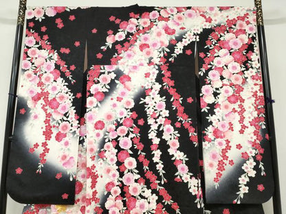 平和屋着物●豪華振袖　駒刺繍　枝垂れ草花文　黒地　正絹　逸品　DABC2440ud