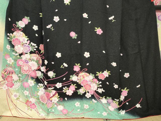 平和屋着物●豪華振袖　花鞠文　暈し染め　金彩　黒地　正絹　逸品　DABC2444ud