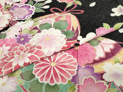 平和屋着物●豪華振袖　花鞠文　暈し染め　金彩　黒地　正絹　逸品　DABC2444ud