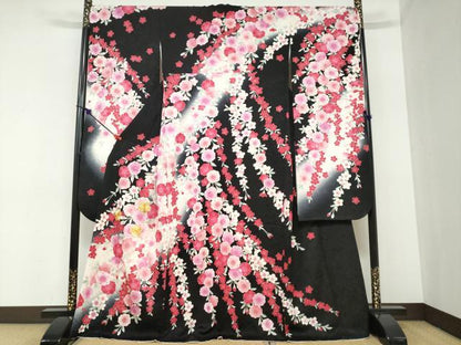 平和屋着物●豪華振袖　駒刺繍　枝垂れ草花文　黒地　金彩　正絹　逸品　DABC2446ud