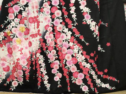 平和屋着物●豪華振袖　駒刺繍　枝垂れ草花文　黒地　金彩　正絹　逸品　DABC2446ud