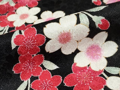平和屋着物●豪華振袖　駒刺繍　枝垂れ草花文　黒地　金彩　正絹　逸品　DABC2446ud