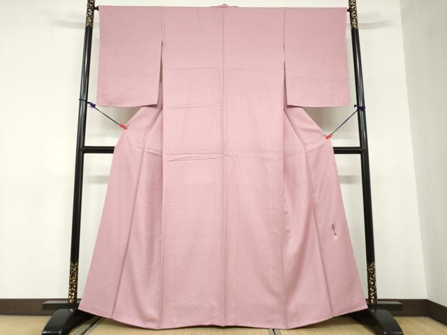 平和屋着物●人間国宝　岩野市兵衛　色無地　干割れ地紋　紅梅色　正絹　逸品　未使用　DABC2517ud