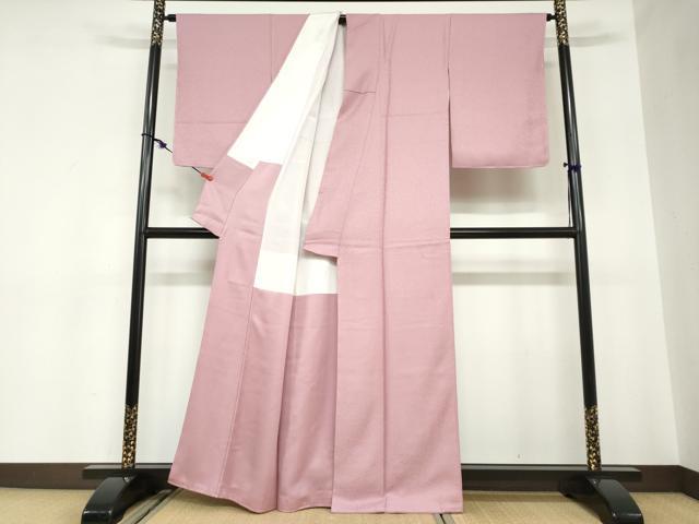 平和屋着物●人間国宝　岩野市兵衛　色無地　干割れ地紋　紅梅色　正絹　逸品　未使用　DABC2517ud